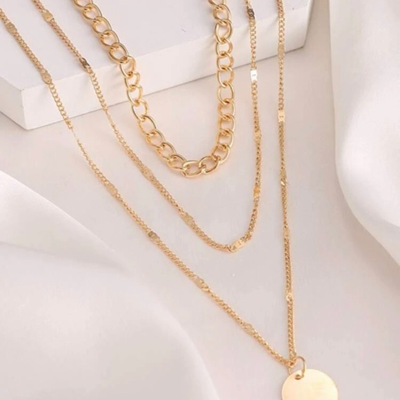 Gorgeous Elegant Gold Layered Chain Necklace - Picture 2 of 4